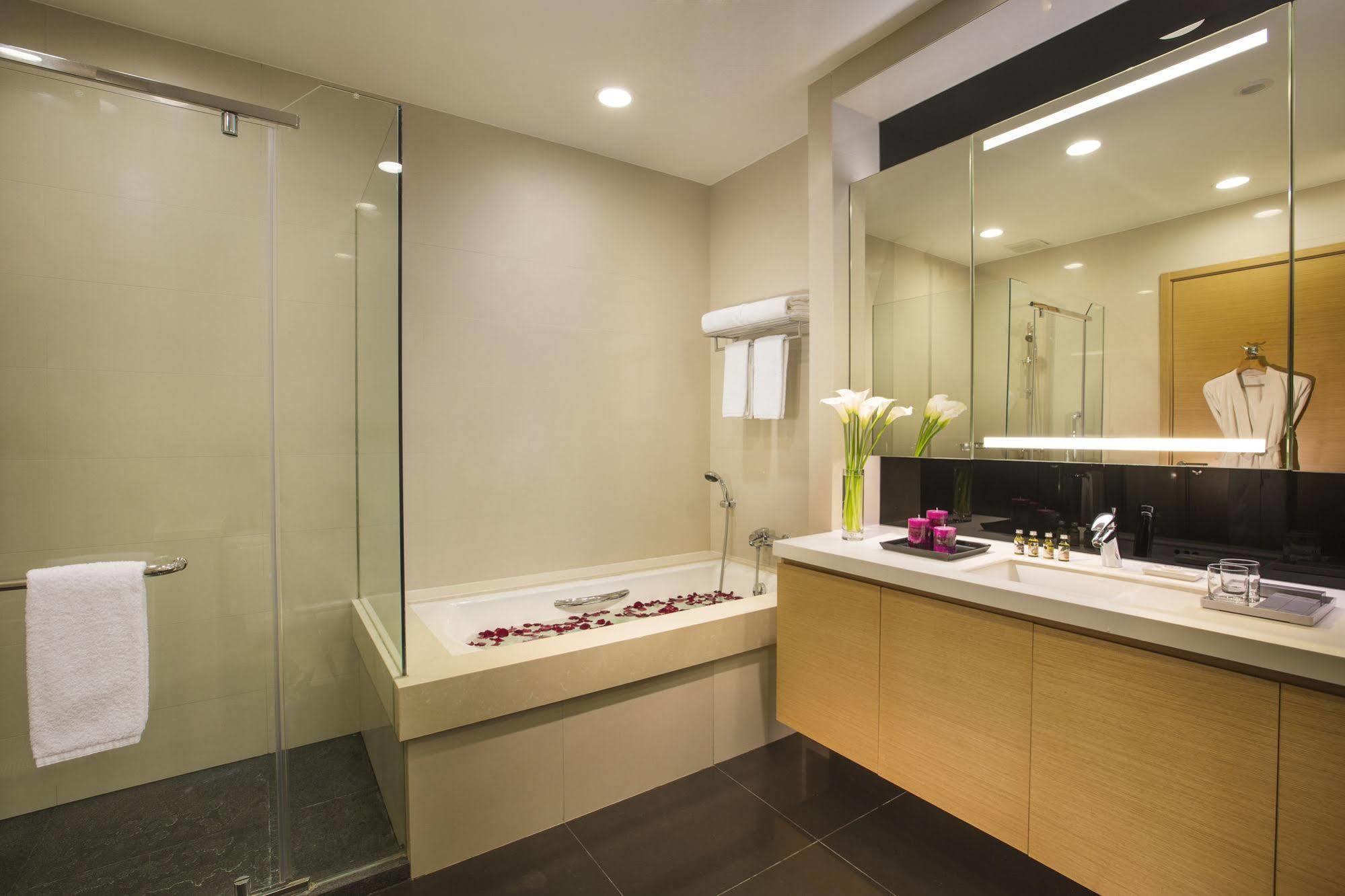 Somerset Grand Central Dalian Bagian luar foto