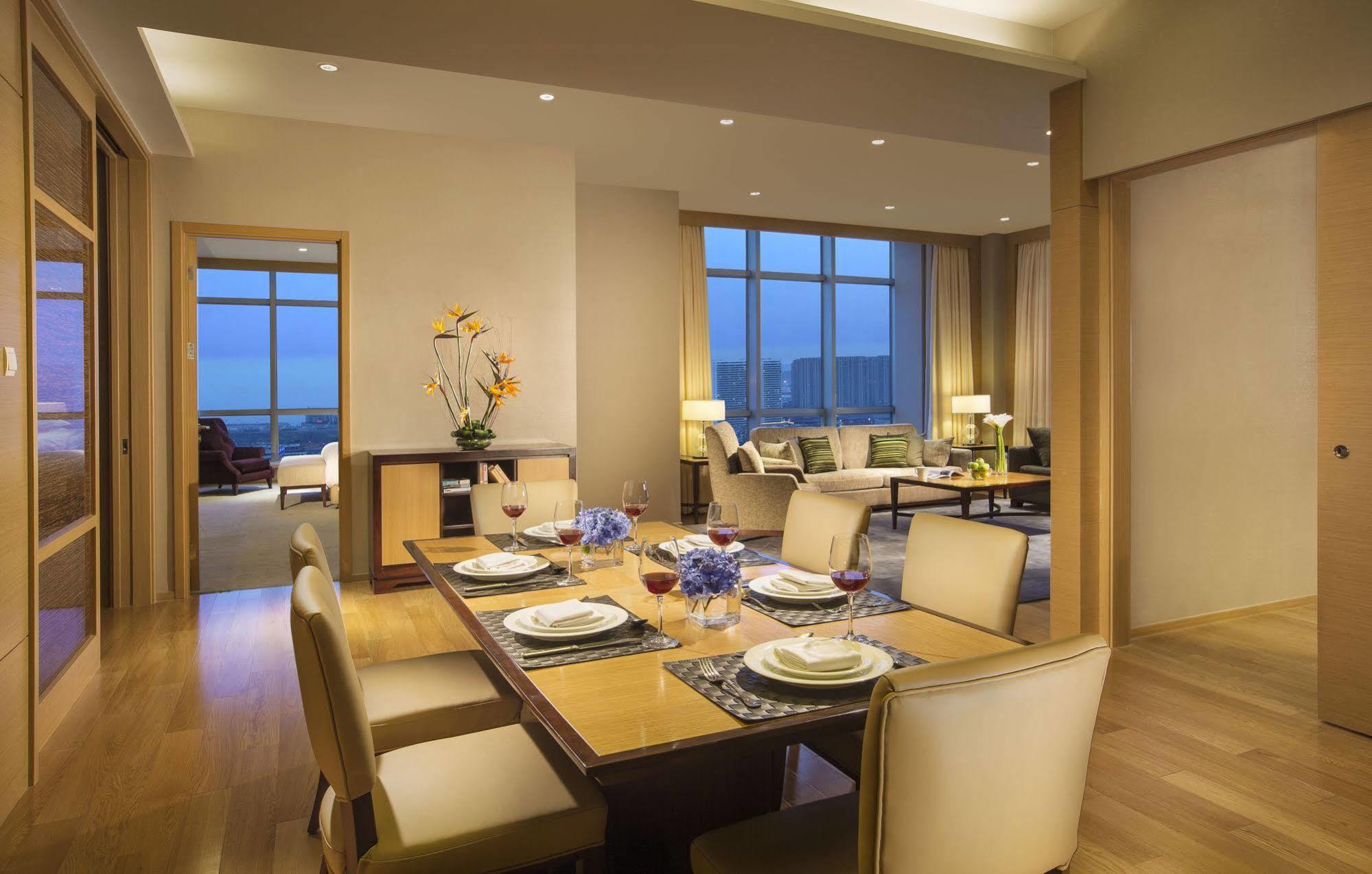 Somerset Grand Central Dalian Bagian luar foto