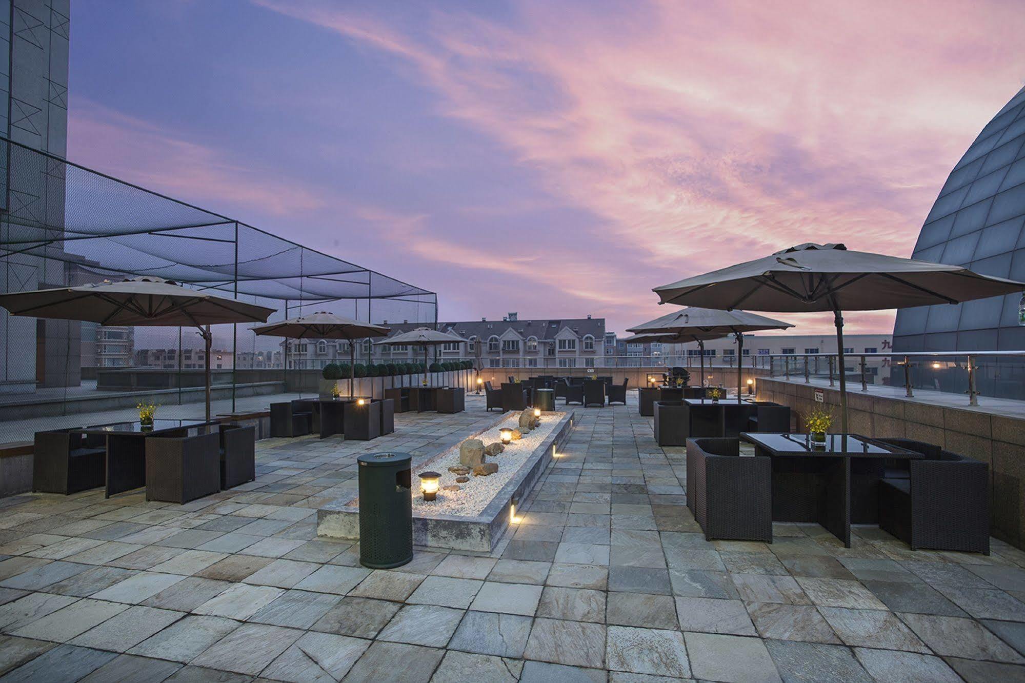 Somerset Grand Central Dalian Bagian luar foto